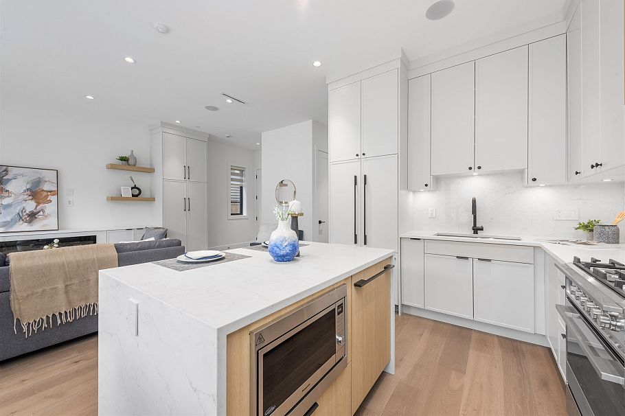 2 878 E 37th Avenue Vancouver, BC - 17