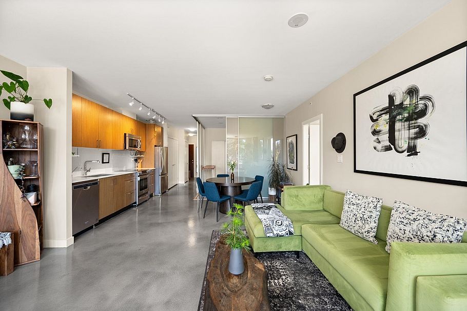 315 221 Union Street Vancouver, BC - 2