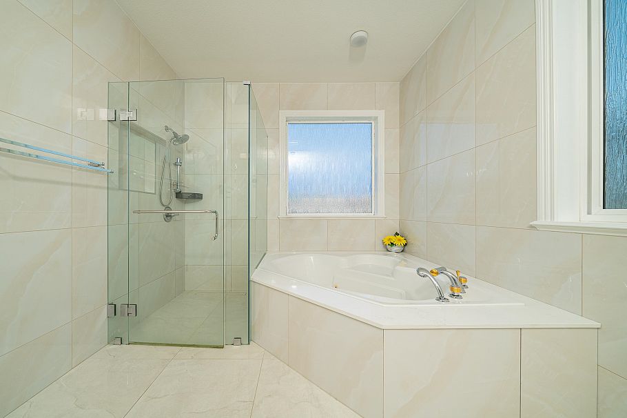 763 W 64th Avenue Vancouver, BC - 25