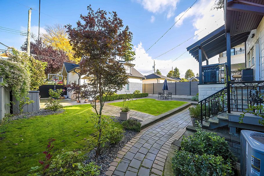 3765 W 3rd Avenue Vancouver, BC - 7