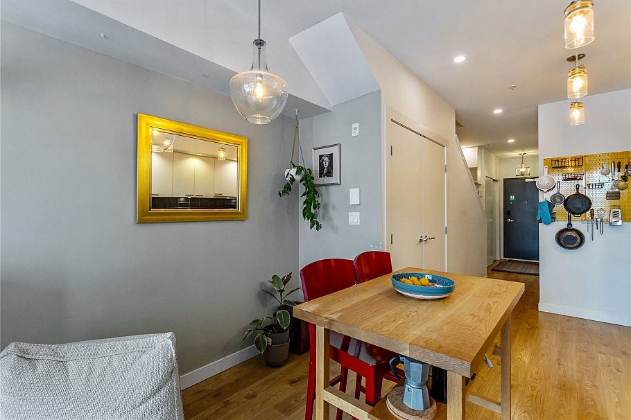 304 557 E Cordova Street Vancouver, BC - 4