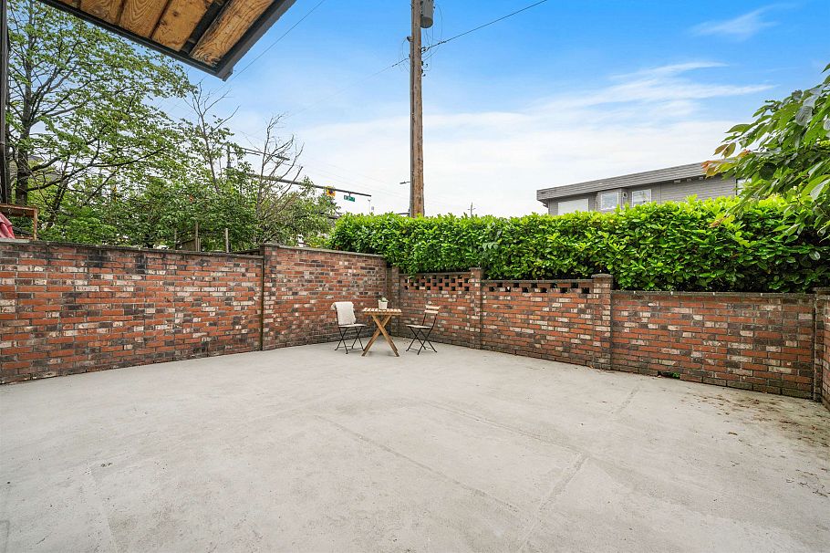 101 241 St. Andrews Avenue North Vancouver, BC - 19