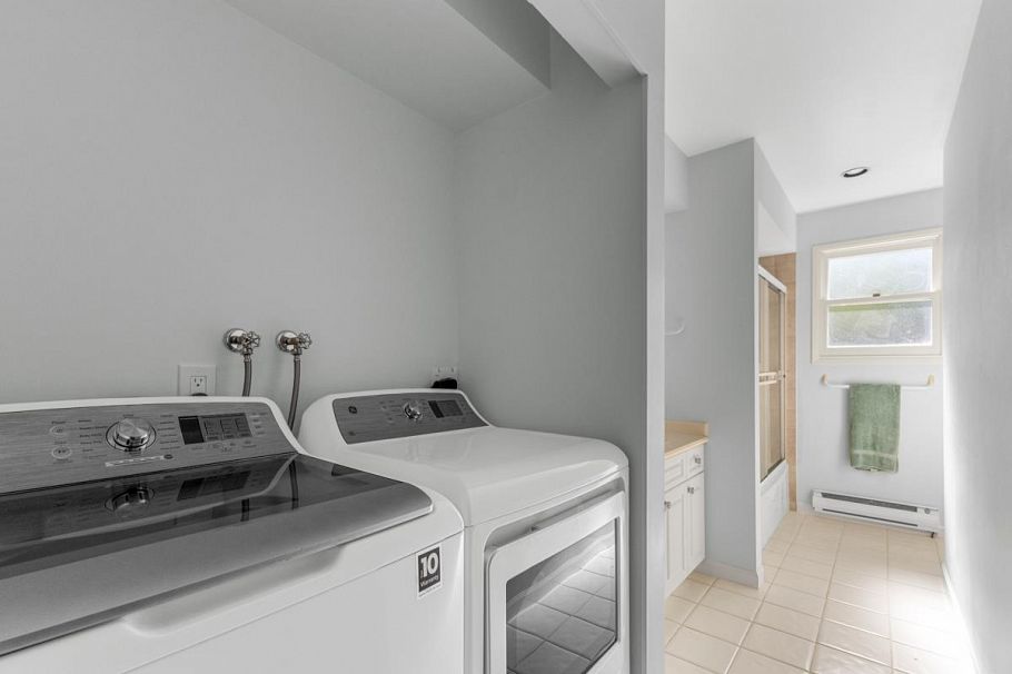 1363 W 7th Avenue Vancouver, BC - 22