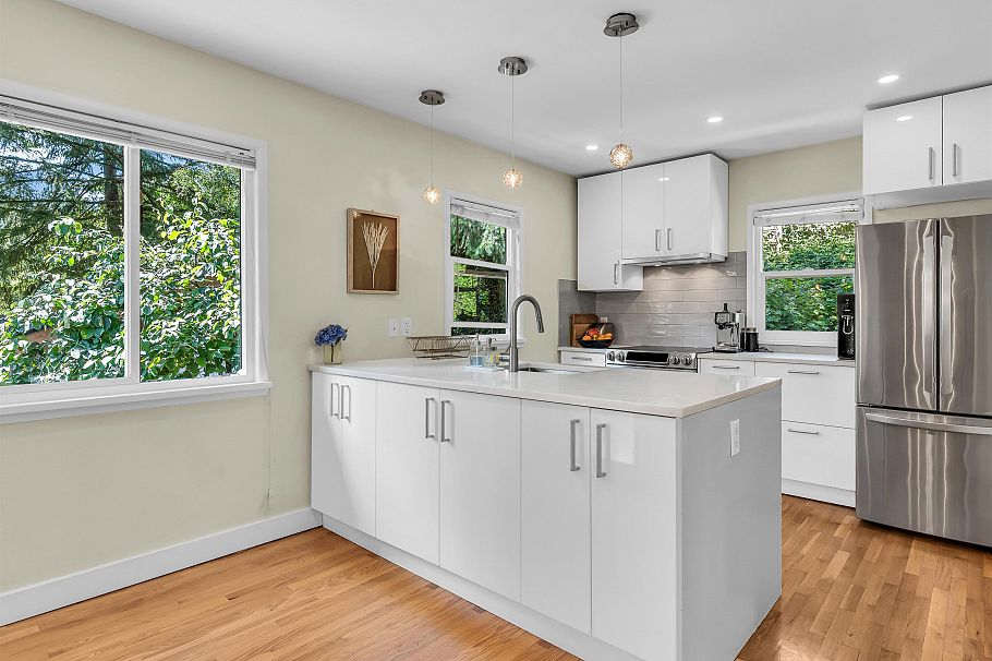 2433 Philip Avenue North Vancouver, BC - 13