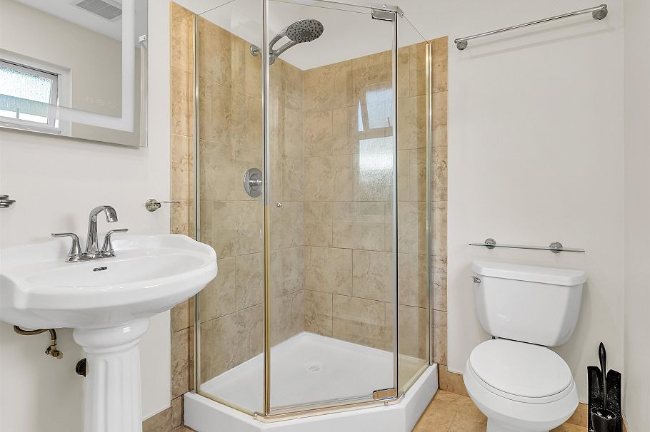 3970 Phyllis Road North Vancouver, BC - 20