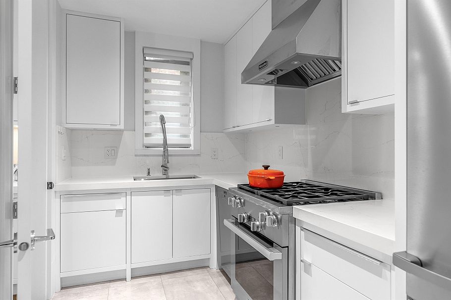 925 Beaumont Drive North Vancouver, BC - 18