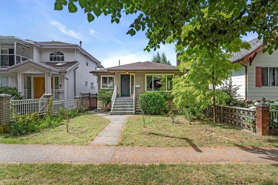 420 E 46th Avenue Vancouver, BC - 1