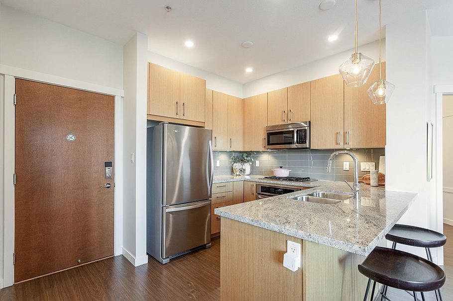 526 119 W 22nd Street North Vancouver, BC - 12