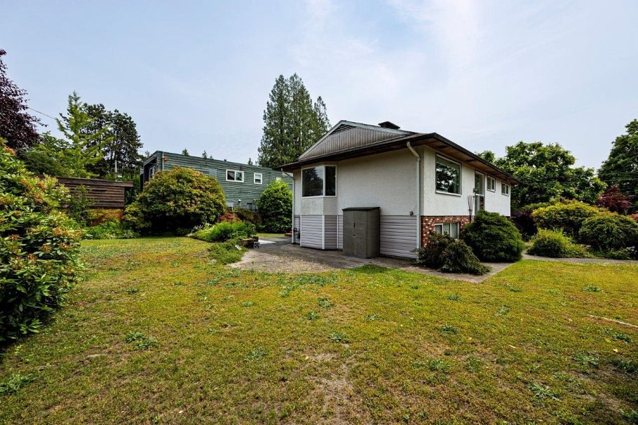 3588 Allan Road North Vancouver, BC - 2