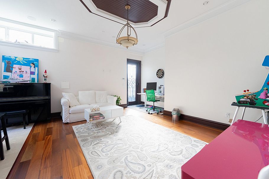 2502 W 36th Avenue Vancouver, BC - 36