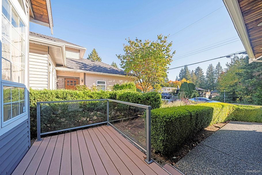 1072 Clements Avenue North Vancouver, BC - 35