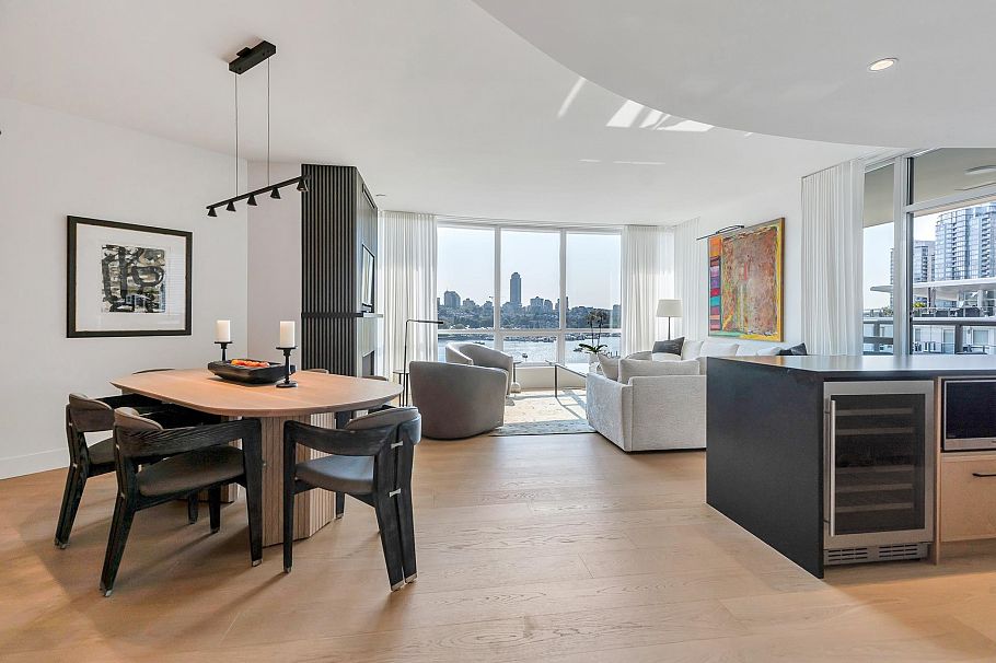 801 1328 Marinaside Crescent Vancouver, BC - 3