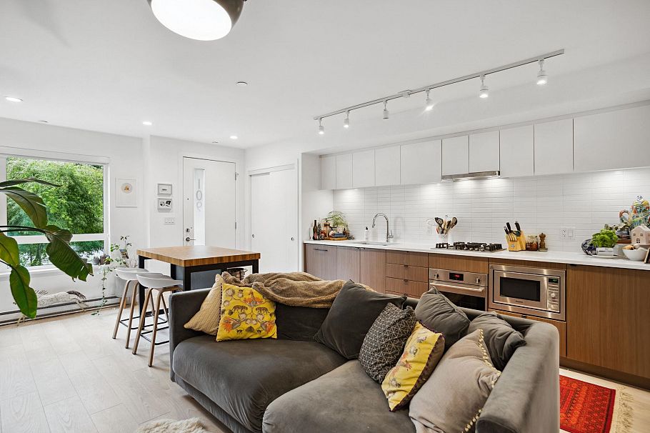 109 321 E 16th Avenue Vancouver, BC - 3