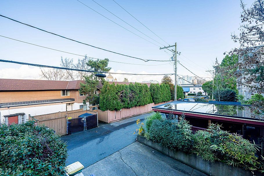 208 633 W 16th Avenue Vancouver, BC - 30