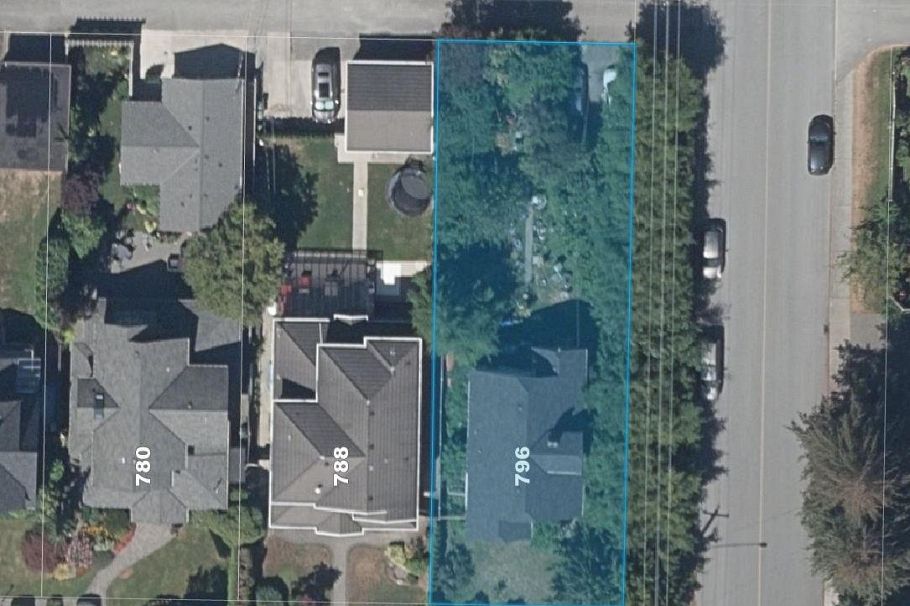 796 E 11th Street North Vancouver, BC - 1