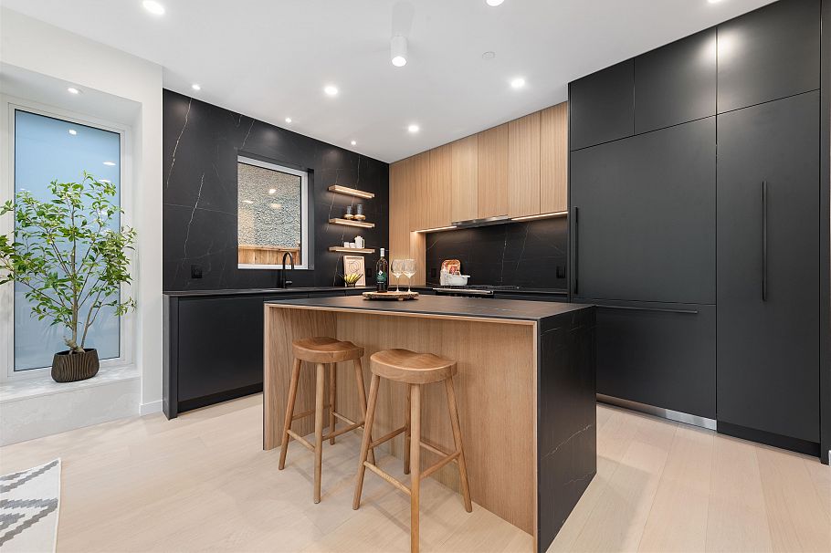 1 2764 W 14th Avenue Vancouver, BC - 3