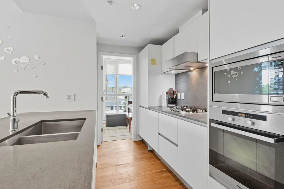 702 8488 Cornish Street Vancouver, BC - 2