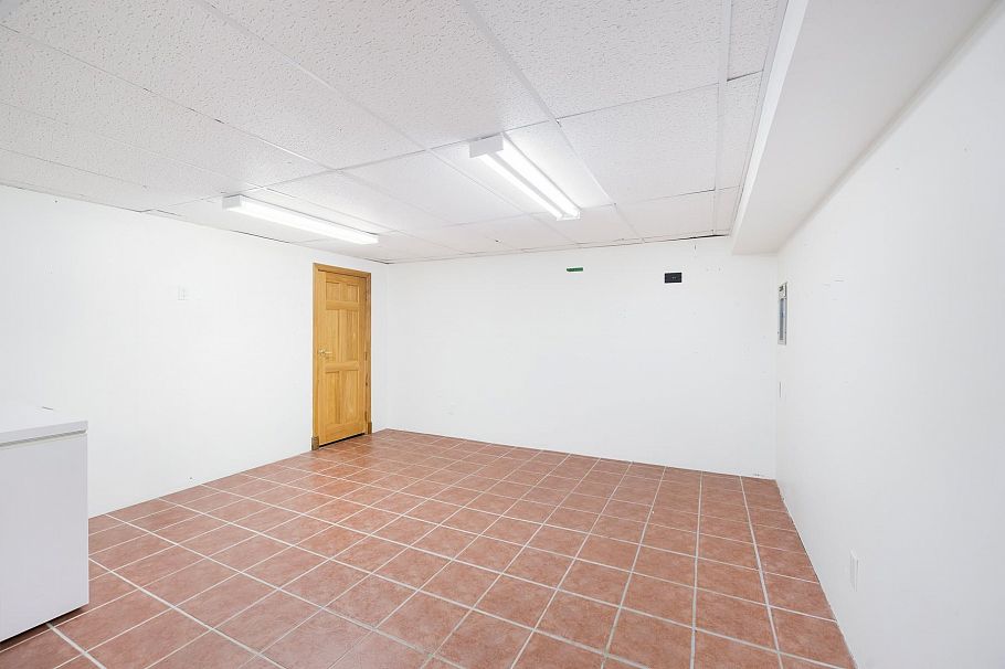 1561 Merlynn Crescent North Vancouver, BC - 24