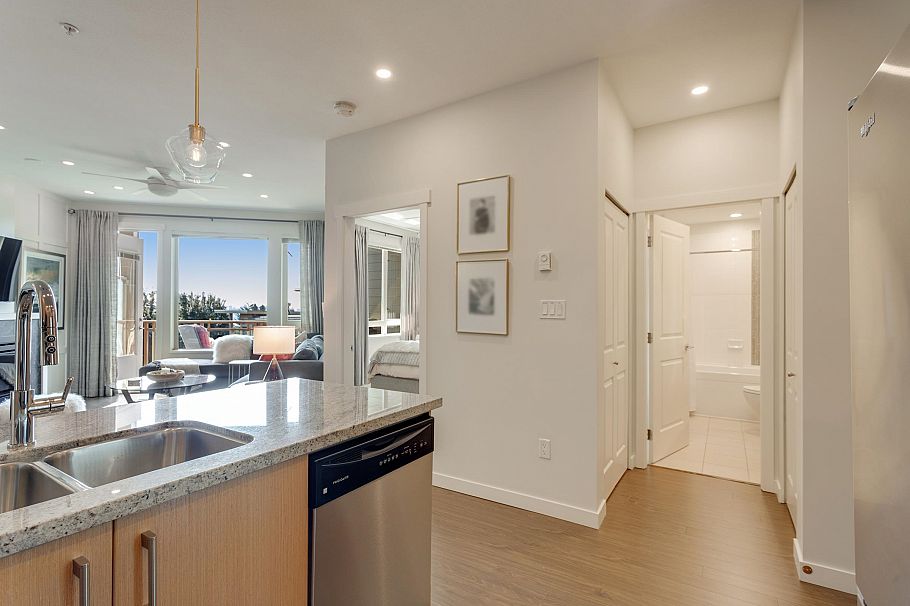 526 119 W 22nd Street North Vancouver, BC - 15