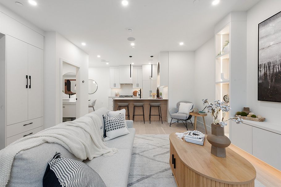 1 65 E King Edward Avenue Vancouver, BC - 2