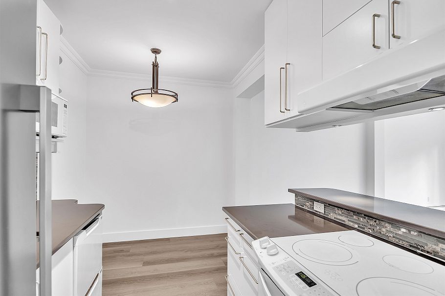 209 1655 Nelson Street Vancouver, BC - 9