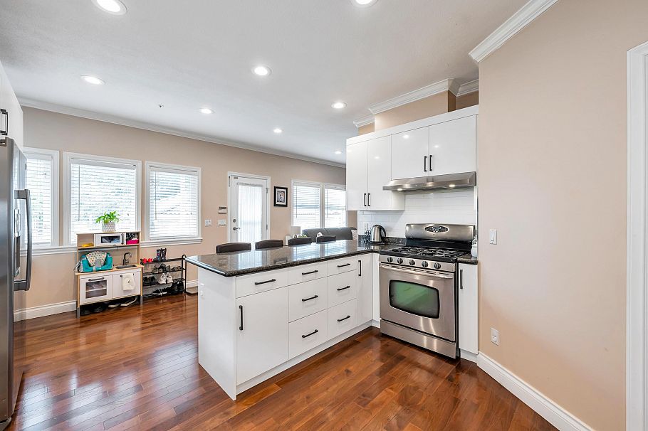 6271 Arlington Street Vancouver, BC - 9