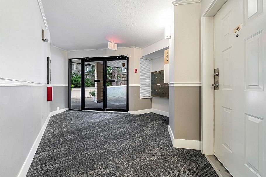 303 123 E 6th Street North Vancouver, BC - 35