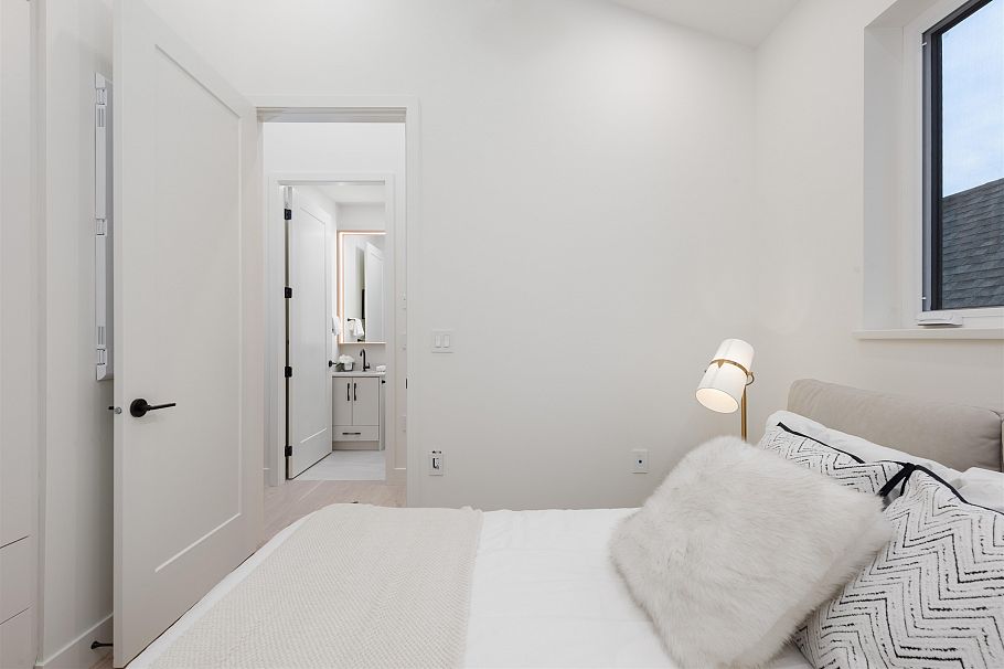 1 65 E King Edward Avenue Vancouver, BC - 16