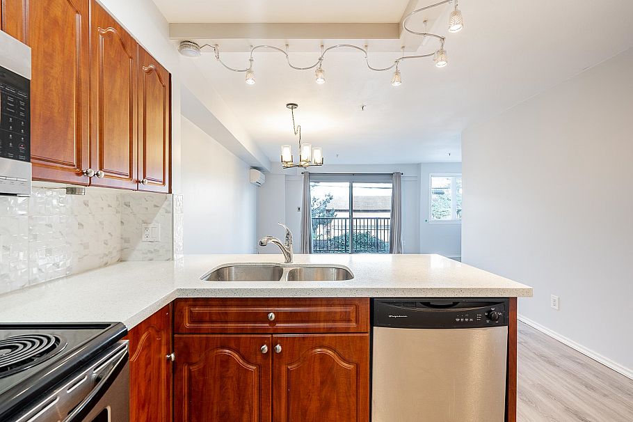 208 633 W 16th Avenue Vancouver, BC - 17