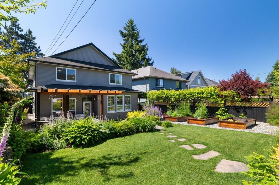 744 E 15th Street North Vancouver, BC - 38