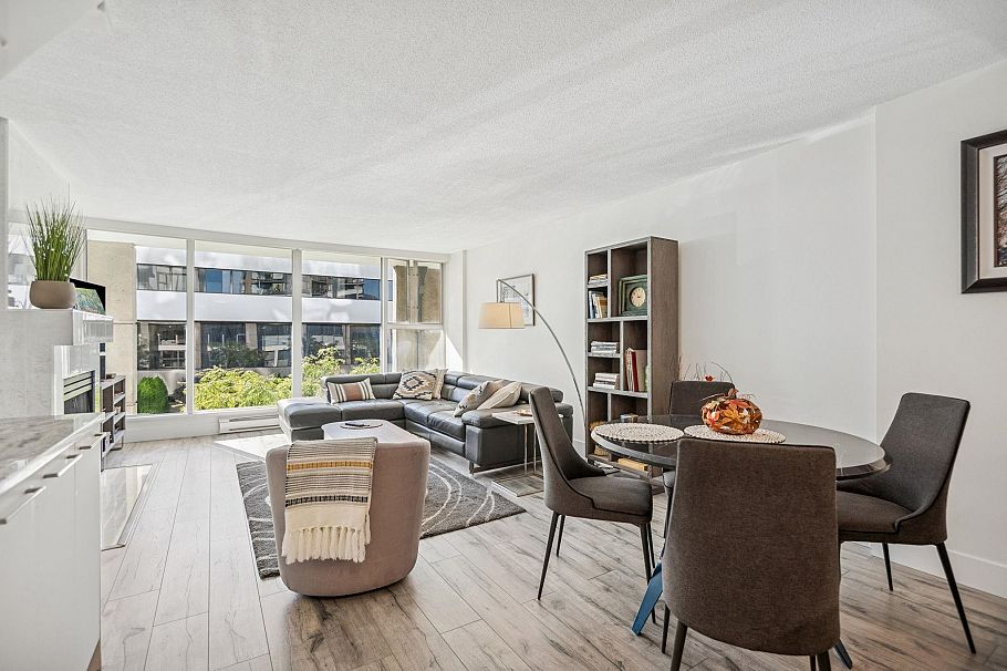 205 1633 W 8th Avenue Vancouver, BC - 8