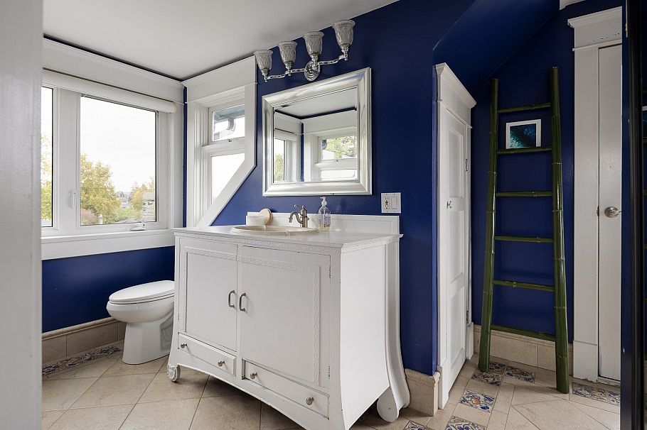 529 E 11th Street North Vancouver, BC - 30