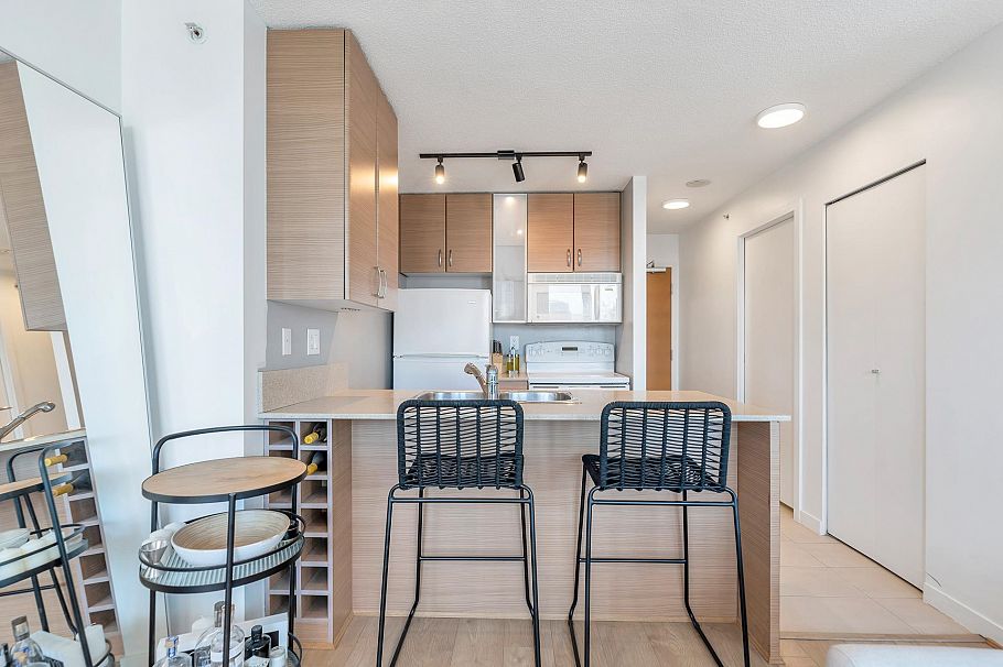 2003 909 Mainland Street Vancouver, BC - 4