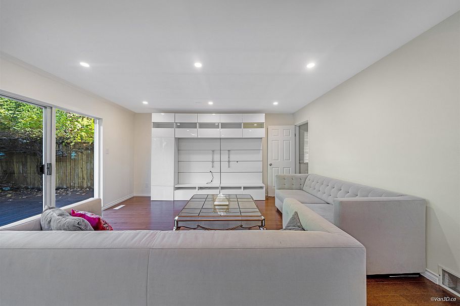 1072 Clements Avenue North Vancouver, BC - 5