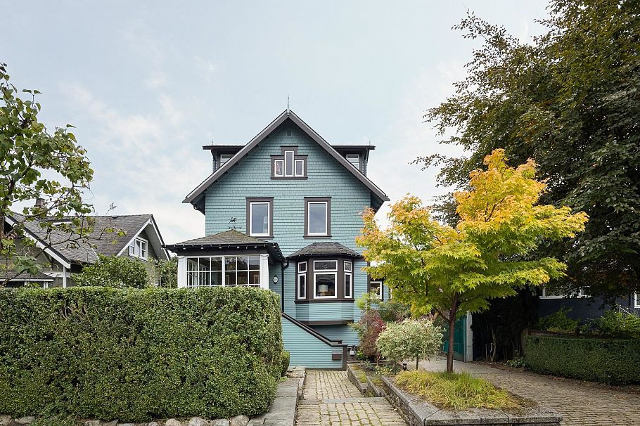 529 E 11th Street North Vancouver, BC - 1