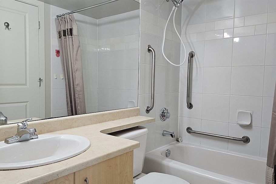 512 3588 Crowley Drive Vancouver, BC - 6