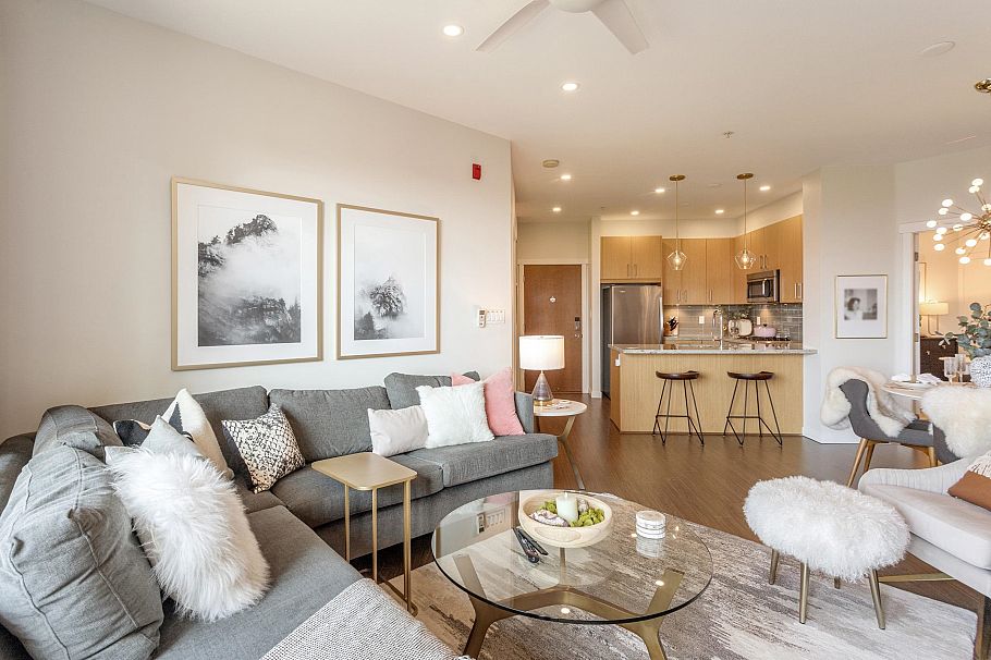 526 119 W 22nd Street North Vancouver, BC - 3