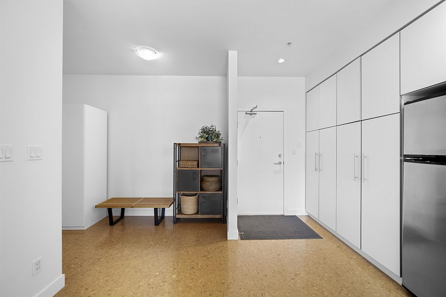 402 2828 Main Street Vancouver, BC - 3