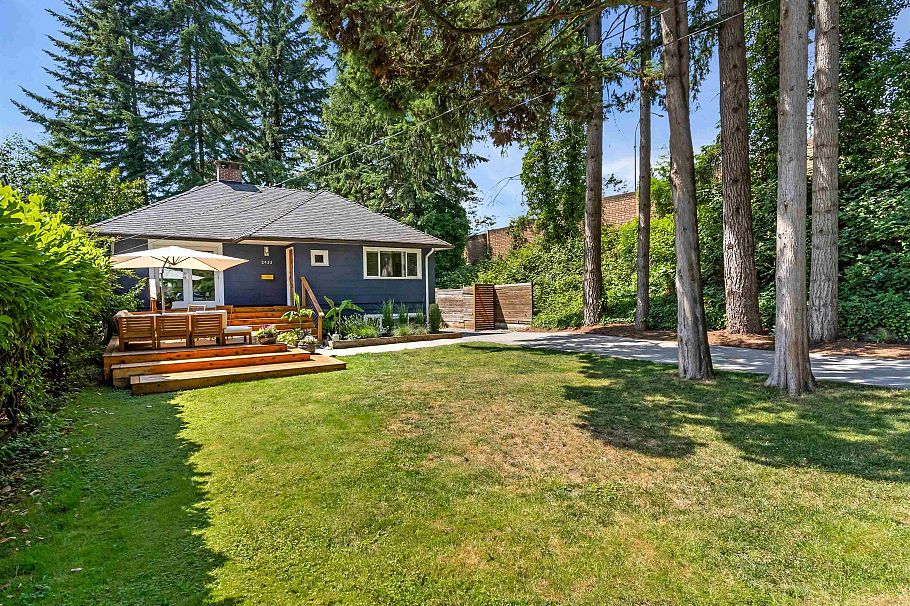 2433 Philip Avenue North Vancouver, BC - 34