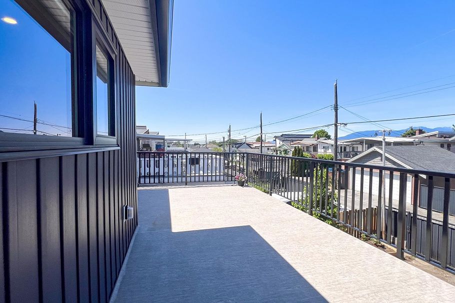 3361 E 28th Avenue Vancouver, BC - 22