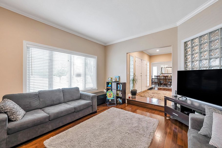 6271 Arlington Street Vancouver, BC - 5