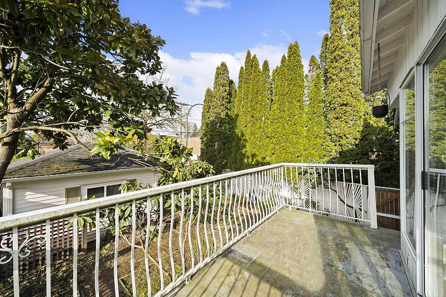 555 W 19th Avenue Vancouver, BC - 13