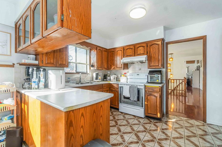 5820 Earles Street Vancouver, BC - 12