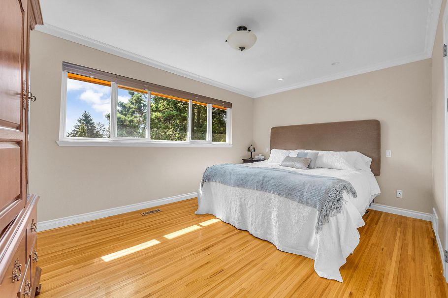 1202 Bracknell Crescent North Vancouver, BC - 10
