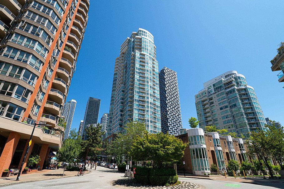 805 1500 Hornby Street Vancouver, BC - 4