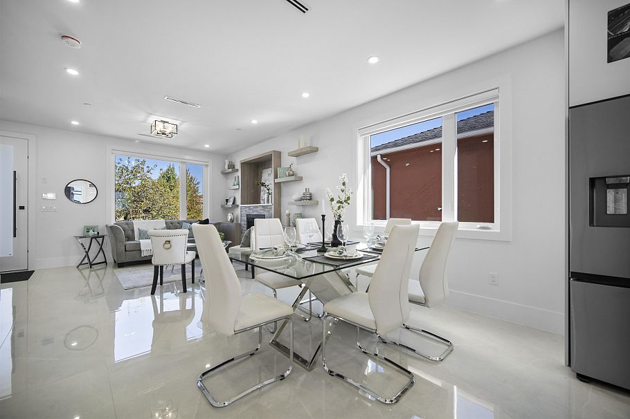 2790 E 49th Avenue Vancouver, BC - 4