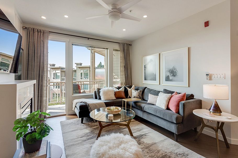 526 119 W 22nd Street North Vancouver, BC - 1