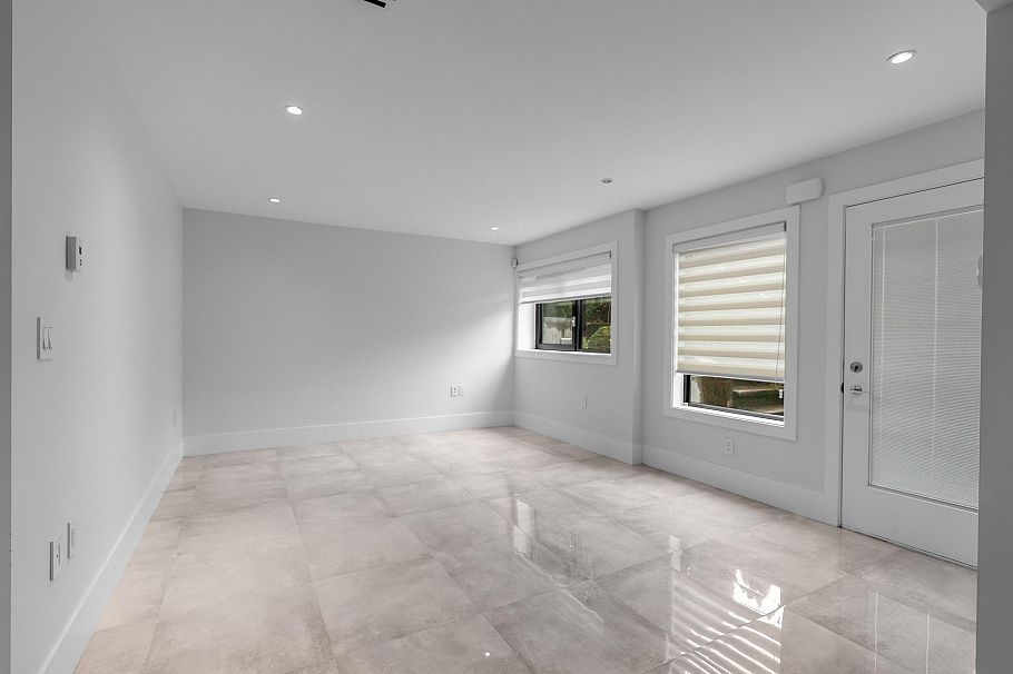 925 Beaumont Drive North Vancouver, BC - 35