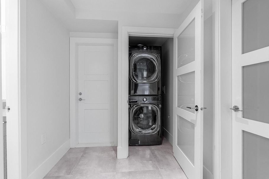 925 Beaumont Drive North Vancouver, BC - 36