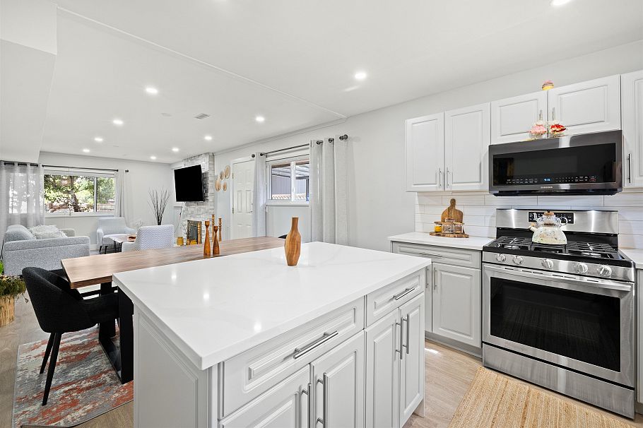 2333 Kirkstone Road North Vancouver, BC - 25